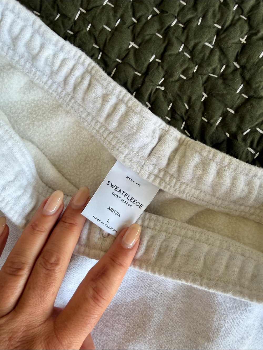 Aritzia Relaxed Cargo Drawstring Shorts - Picture 4 of 4
